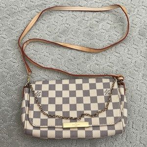 Dupe Crossbody